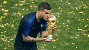 O onze mais caro da história tem um novo jogador