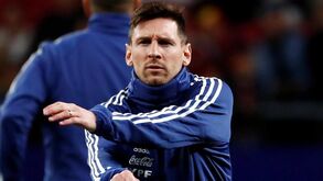 Messi explica razão para continuar na seleção argentina apesar das críticas