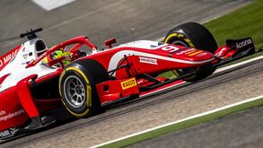 Mick Schumacher termina em oitavo lugar na estreia na Fórmula 2