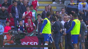 Sérgio Conceição 'picou-se' com adeptos do Sp. Braga e teve de ser agarrado