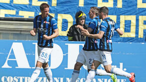 Atalanta vence em Parma e sobe ao quinto lugar em Itália