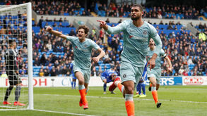 Chelsea vence Cardiff com reviravolta na reta final