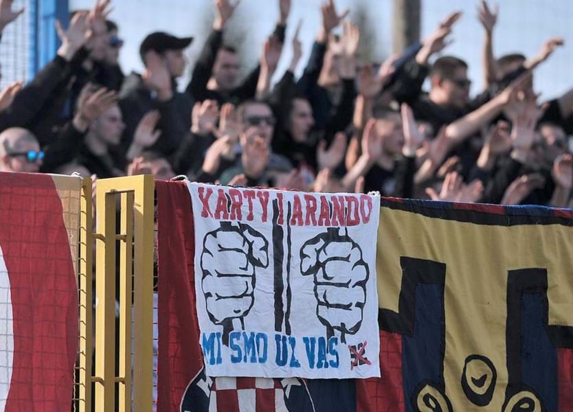 Benfica multado por pirotecnia e por felicitações a uma claque do Hajduk  Split