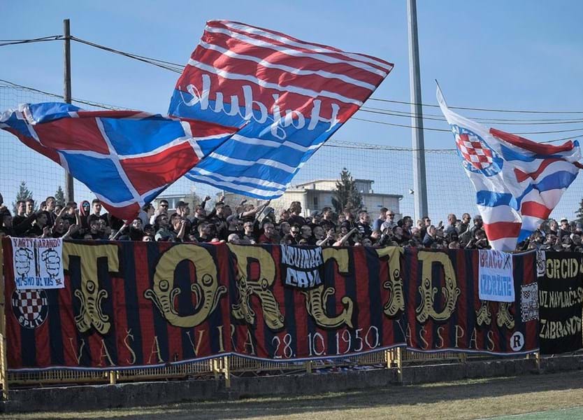 Adeptos do Hajduk Split ostentaram referências ao Benfica no D