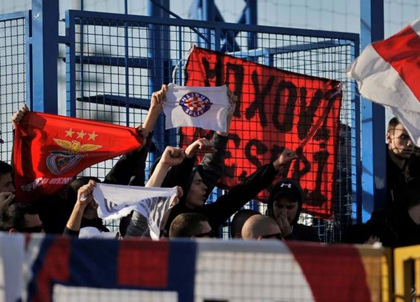 Adeptos do Hajduk Split ostentaram referências ao Benfica no D