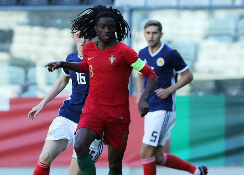 Seleção Sub-19 goleia Escócia e está apurada para o Campeonato da Europa  (4-0) – Observador