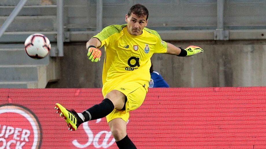 Casillas a caminho da História no FC Porto