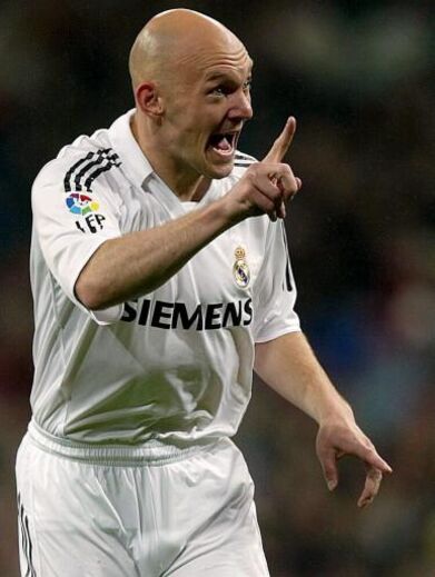 Thomas Gravesen (3,5 milhões de euros): Conhecido pela sua agressividade, foi contratado na era dos galáticos na temporada 2004-2005, acabando por sair do clube por se ter 'embrulhado' com Robinho num treino. Realizou 35 partidas pelos merengues