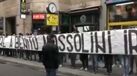 A tarja de adeptos da Lazio em honra a Mussolini