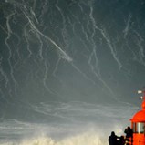 Sete ondas gigantes da Nazaré candidatas a prémios da liga mundial de surf