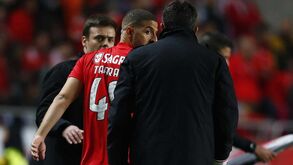 'Flop', 'travessia no deserto' e a chama que se foi 'apagando': Taarabt a dar que falar lá fora
