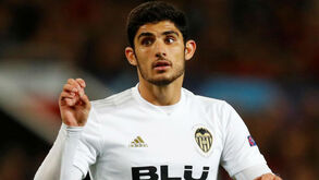 Valencia sofre alteração na próxima época e não é o único: há uma marca a agitar o mercado