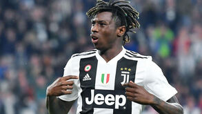Moise Kean marca pela Juventus, enfrenta racistas do Cagliari e Allegri desaprova