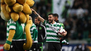 Rafael Leão vibra com golo de Bruno Fernandes ao Benfica