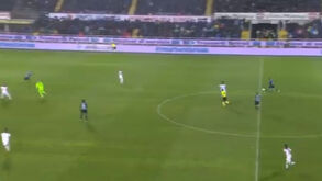 Jogador falha golo de baliza aberta e goza consigo próprio no Twitter