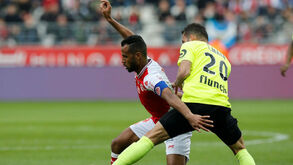 Lille empata no terreno do Reims e deixa título à mercê do PSG