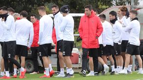 Salvio sem limitações na véspera do jogo com o E. Frankfurt