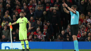 Jogadores do Barcelona tiveram de esperar pelo VAR para festejar