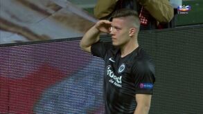 Um ex-benfiquista e um ex-portista em foco contra o Benfica: como Jovic e Paciência celebraram os seus golos na Luz