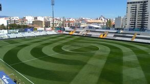 Corte artístico do relvado em Portimão vale queixa do árbitro aos delegados da Liga