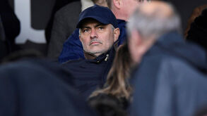 Mourinho 'camuflado' nas bancadas de Craven Cottage