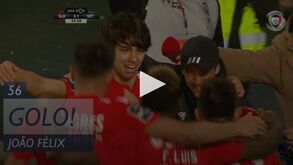 João Félix marcou o terceiro do Benfica e foi celebrar com o irmão mais novo
