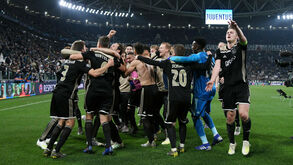 Onze do Ajax que brilhou em Turim custou metade de Cristiano Ronaldo