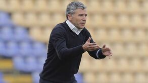 Rui Barros invadiu campo: «Árbitro assistente disse que era mão e o colega não respeitou»