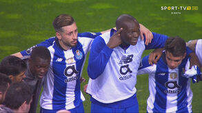 Regressado Aboubakar assumiu a palavra na habitual roda do FC Porto