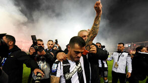 PAOK de Vieirinha e Sérgio Oliveira vence campeonato grego