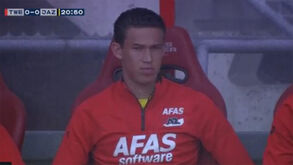 Holanda: Maxim Gullit estreia-se aos 17 anos