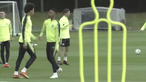 Gabriel Jesus dá baile a Leroy Sané