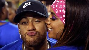 Neymar responde aos críticos por causa do Carnaval: «Quando jogavam faziam pior»