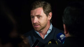 O convite de Bobby Robson que fez André Villas-Boas faltar às aulas e lhe mudou a vida