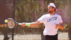 João Sousa estreia-se frente a 'qualifier' no Estoril Open