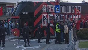 Foguetes deflagrados durante a madrugada junto ao hotel do Benfica