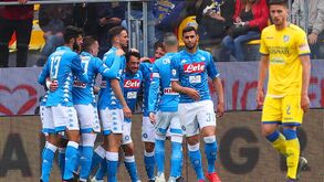 Nápoles vence Frosinone e assegura praticamente segundo lugar em Itália