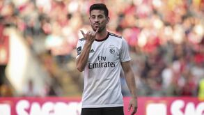 Terceiro penálti no jogo, segundo para o Benfica: árbitro assinalou mão de Bruno Viana num lance contestado