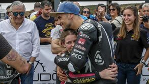 Miguel Oliveira foi rei e senhor em Portimão: da corrida à festa sem mãos a medir