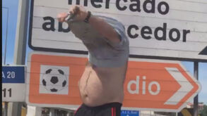 Adepto do Benfica imita irritação de Madureira junto ao Dragão