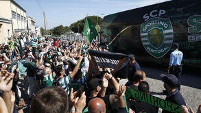 Onda verde na chegada da equipa de futsal do Sporting a Lisboa