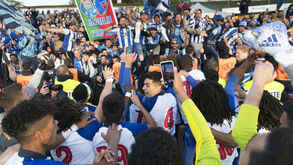 Jogadores e adeptos do FC Porto fizeram a festa na Suíça após conquista histórica