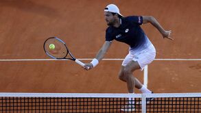 João Sousa vence Alexei Popyrin em três sets e está nos oitavos-de-final