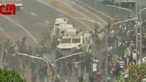 Tanques da Guarda Nacional venezuelana atropelaram civis nas ruas de Caracas
