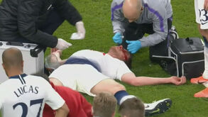 Árbitro perguntou se Vertonghen estava em condições de reentrar e o jogador sentiu-se mal pouco depois