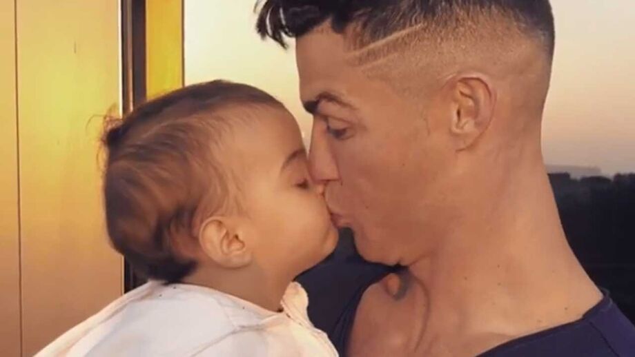 Georgina Rodríguez partilhou vídeo de CR7 com a filha mais nova 