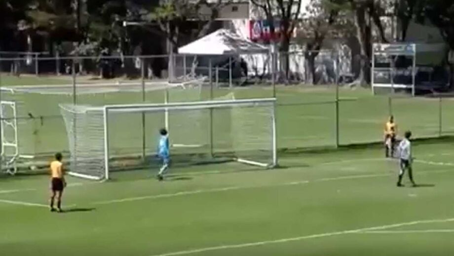 Aconteceu num jogo do campeonato sub-17 do México entre o Chivas e o Lobos