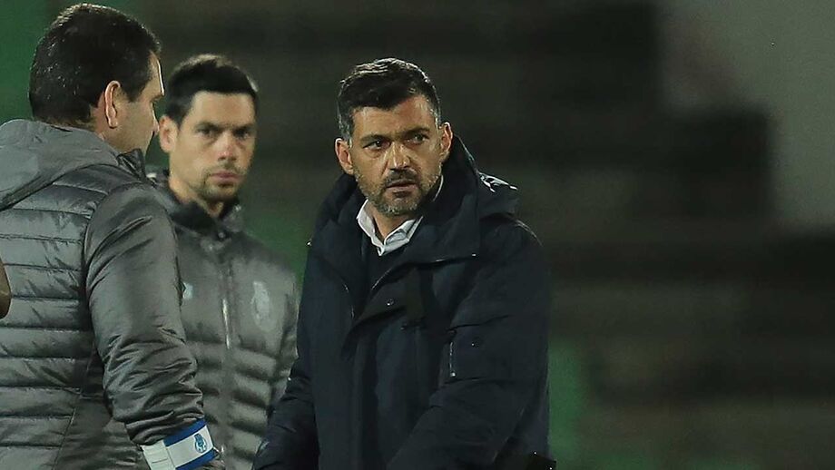 Treinador do FC Porto confrontado após empate com o Rio Ave