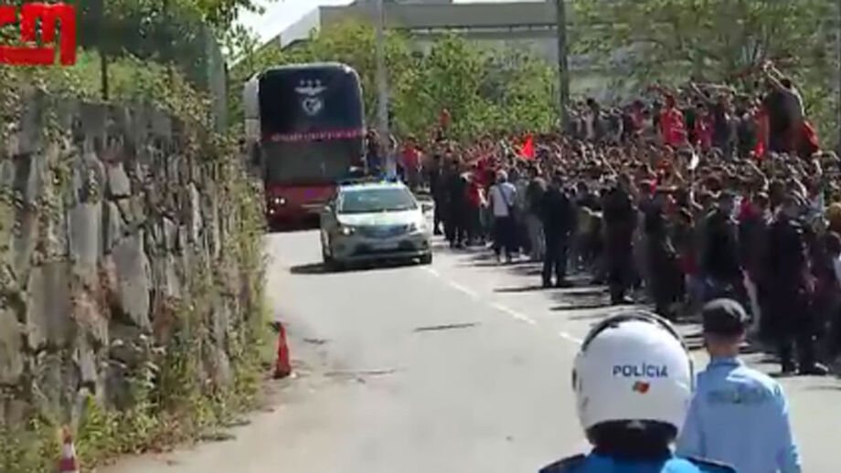 Onda vermelha acompanha equipa do Benfica no jogo como Sp. Braga