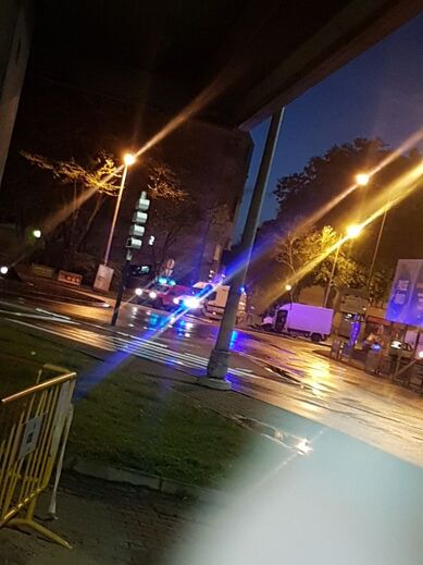 Autocarro despista-se e acaba em escadaria na Amora